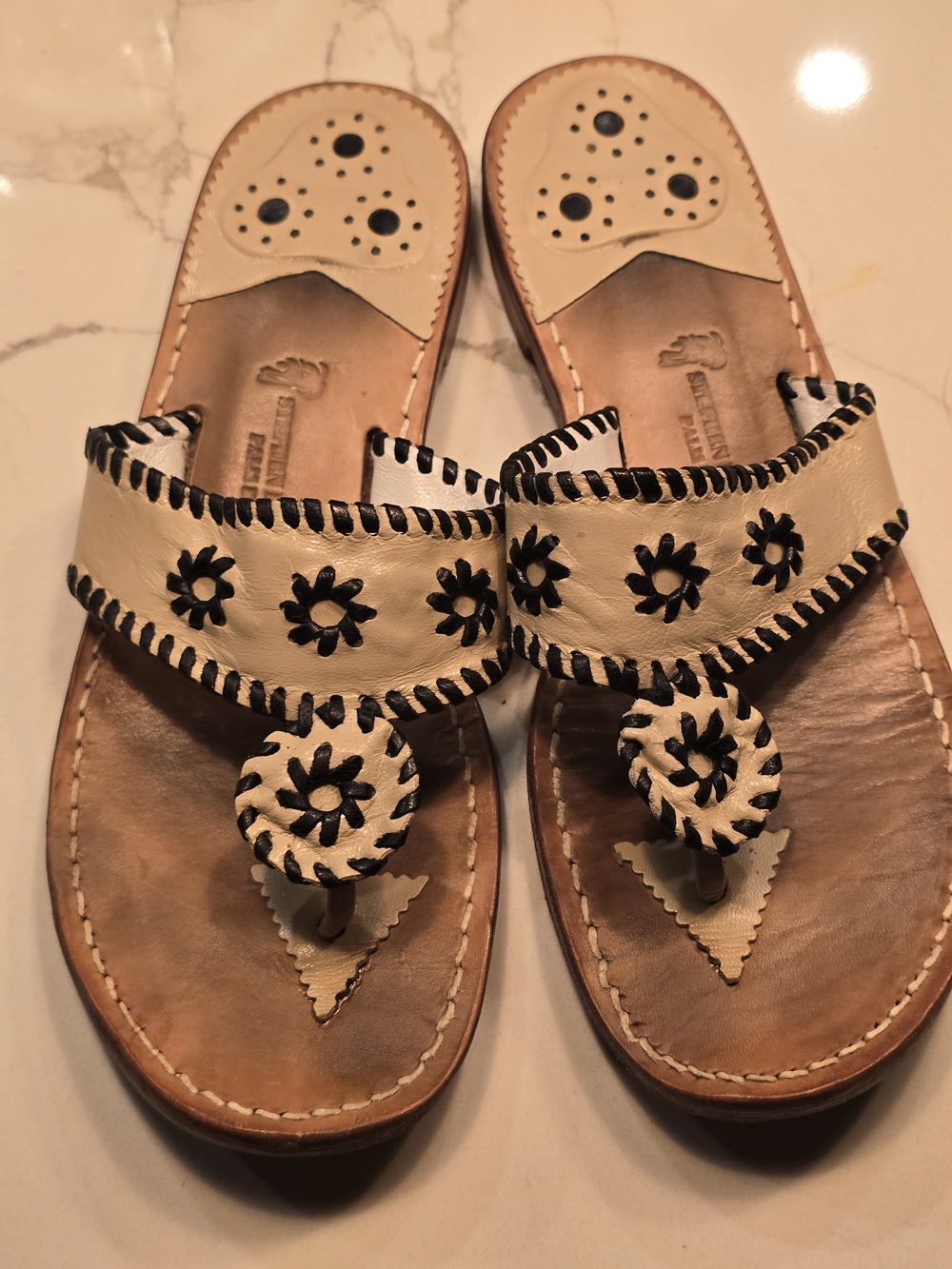 Women's Leather Floral Toe-Post Sandals in Cream and Black 9(b)